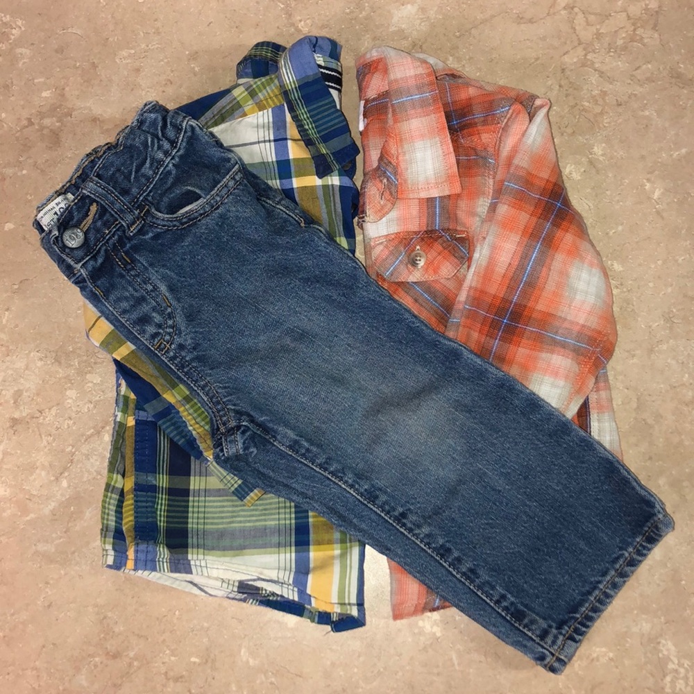 Boys 18-24m lot - 3 Buttondown shirts / 2 jeans - Picture 2 of 8